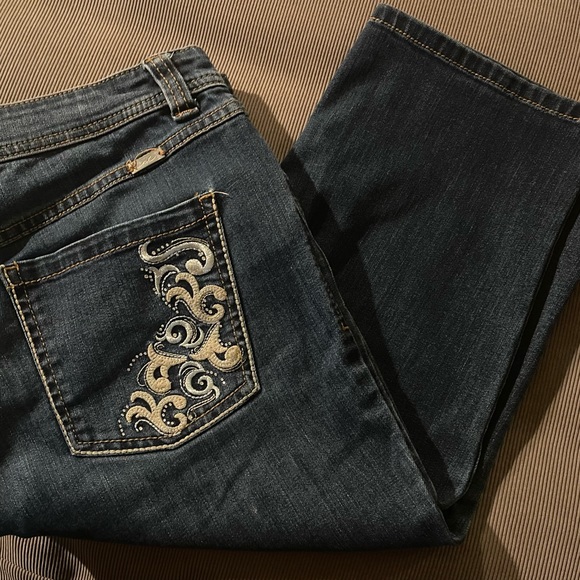 Capris - Picture 4 of 8